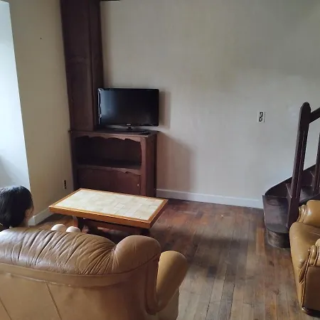 Maison Typique Avec 3 Pour 6 A 8 Personnes *
