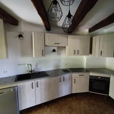 Maison Typique Avec 3 Pour 6 A 8 Personnes Chalvignac